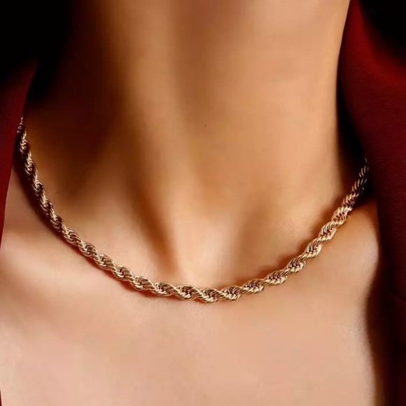 Jewelry - NEW 18k Gold Plated Necklace